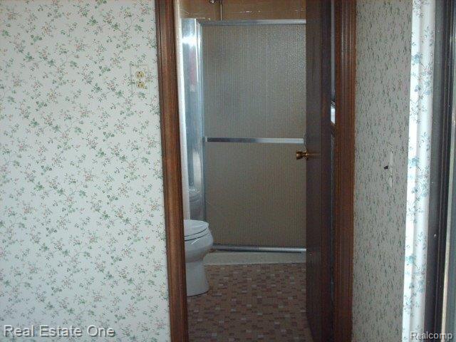 7450 Chichester Road Canton, MI 48187 - Photo 17 of 25 Chichester master bathroom