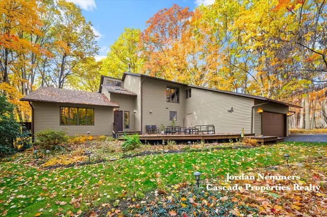 $689,900 | 6030 Champagne Court Southeast, Grand Rapids, MI 49546