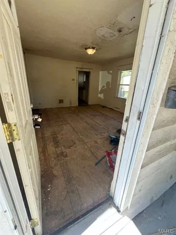 $68,950 | 141 South Barat Avenue, St. Louis, MO 63135