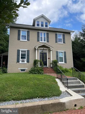 $1,350 | 25 East Washington Street, Unit 1E, West Chester, PA 19380