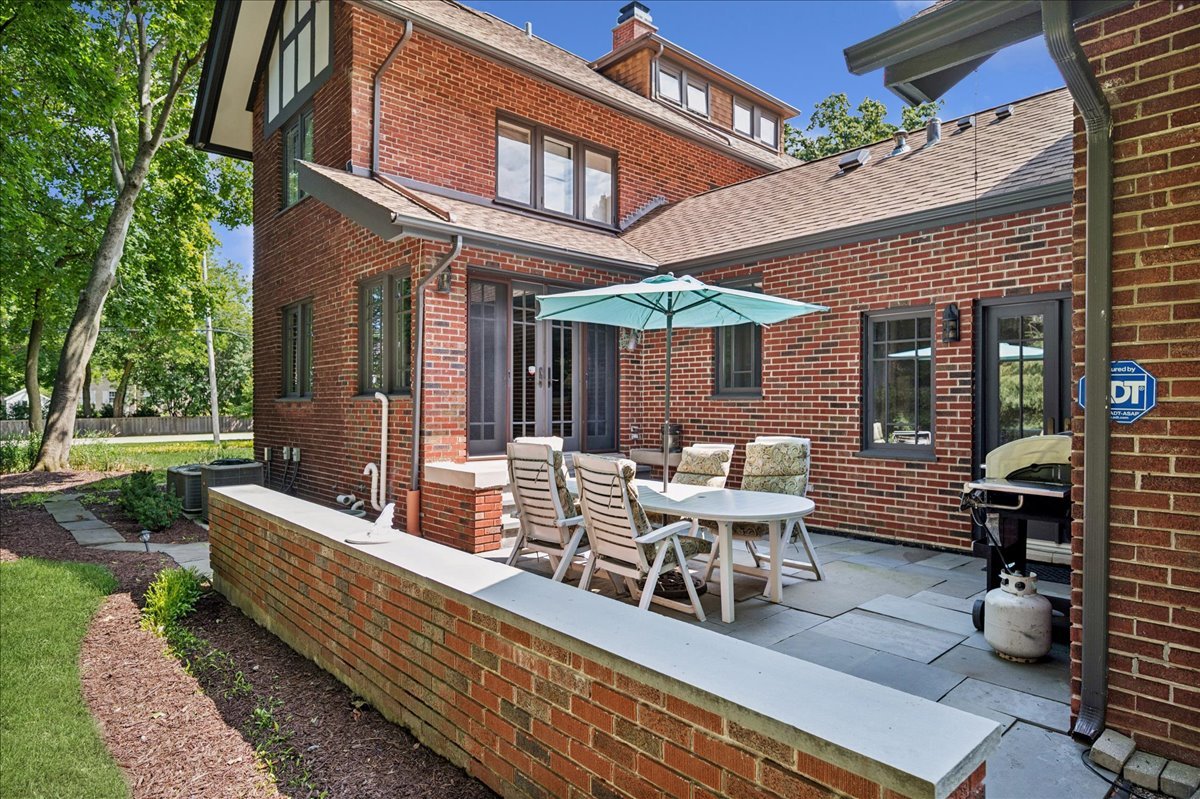 100 Old Green Bay Road Winnetka, IL 60093 - Photo 15 of 60 a view of a patio with couches table and chairs and potted plants