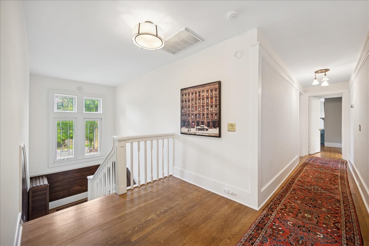 100 Old Green Bay Road Winnetka, IL 60093 - Photo 28 of 60 a view of hallway with furniture and a window
