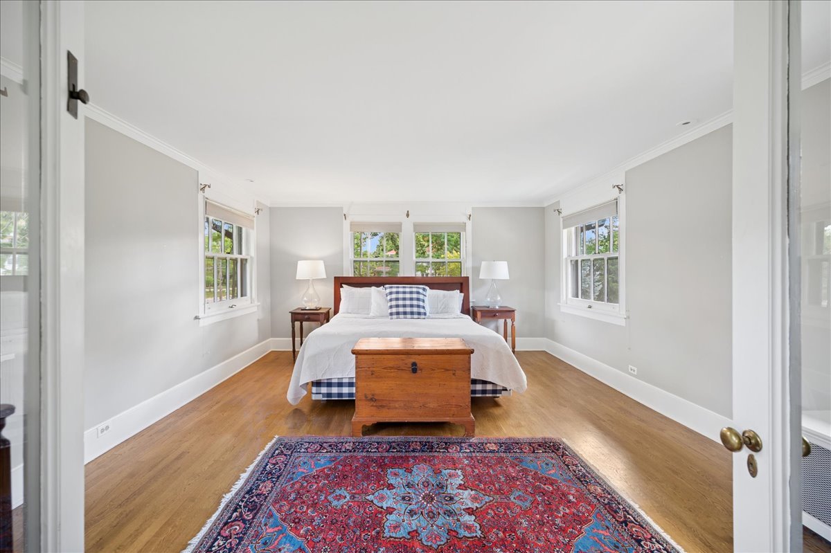 100 Old Green Bay Road Winnetka, IL 60093 - Photo 31 of 60 a living room with furniture and a rug
