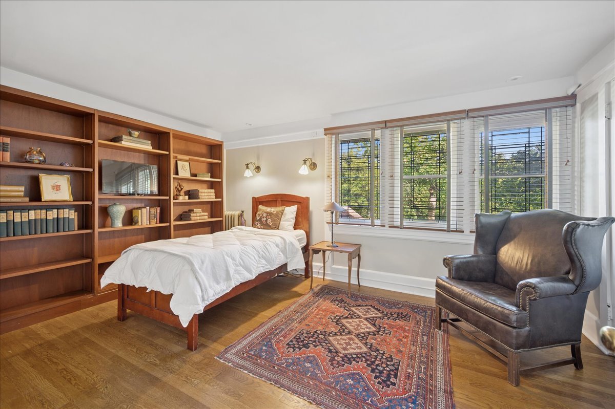 100 Old Green Bay Road Winnetka, IL 60093 - Photo 34 of 60 a bedroom with a large bed and a couch