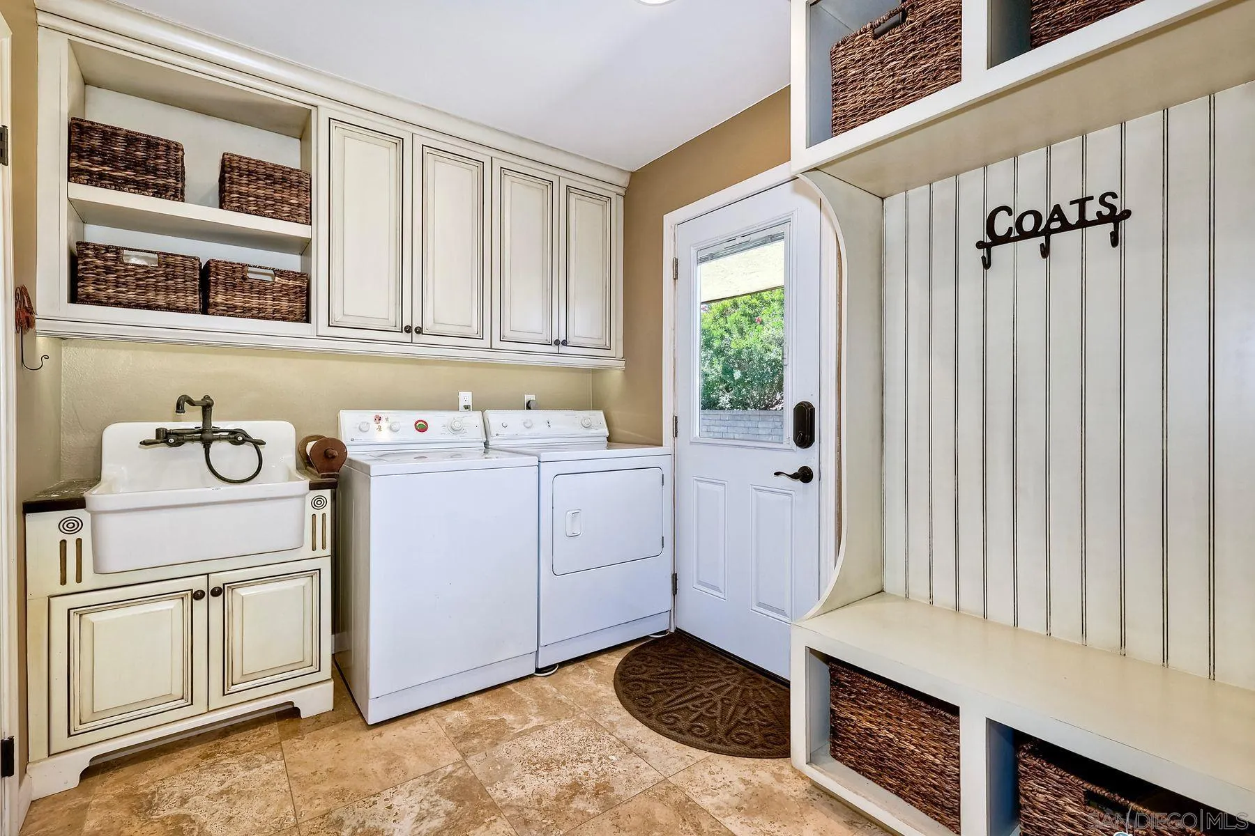 1070 El Paseo Vista, CA 92084 - Photo 14 of 34