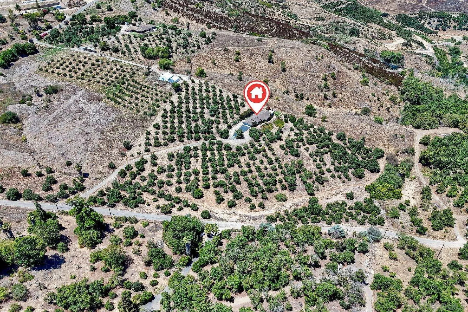 1070 El Paseo Vista, CA 92084 - Photo 4 of 34