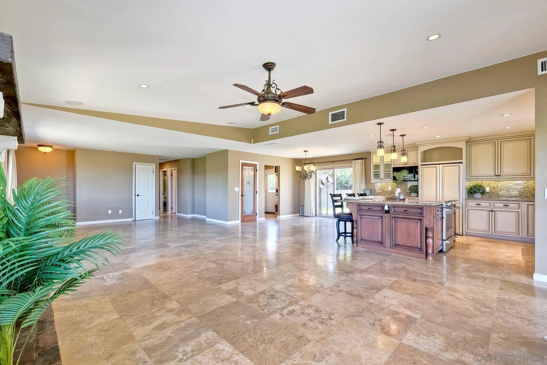 1070 El Paseo Vista, CA 92084 - Photo 7 of 34