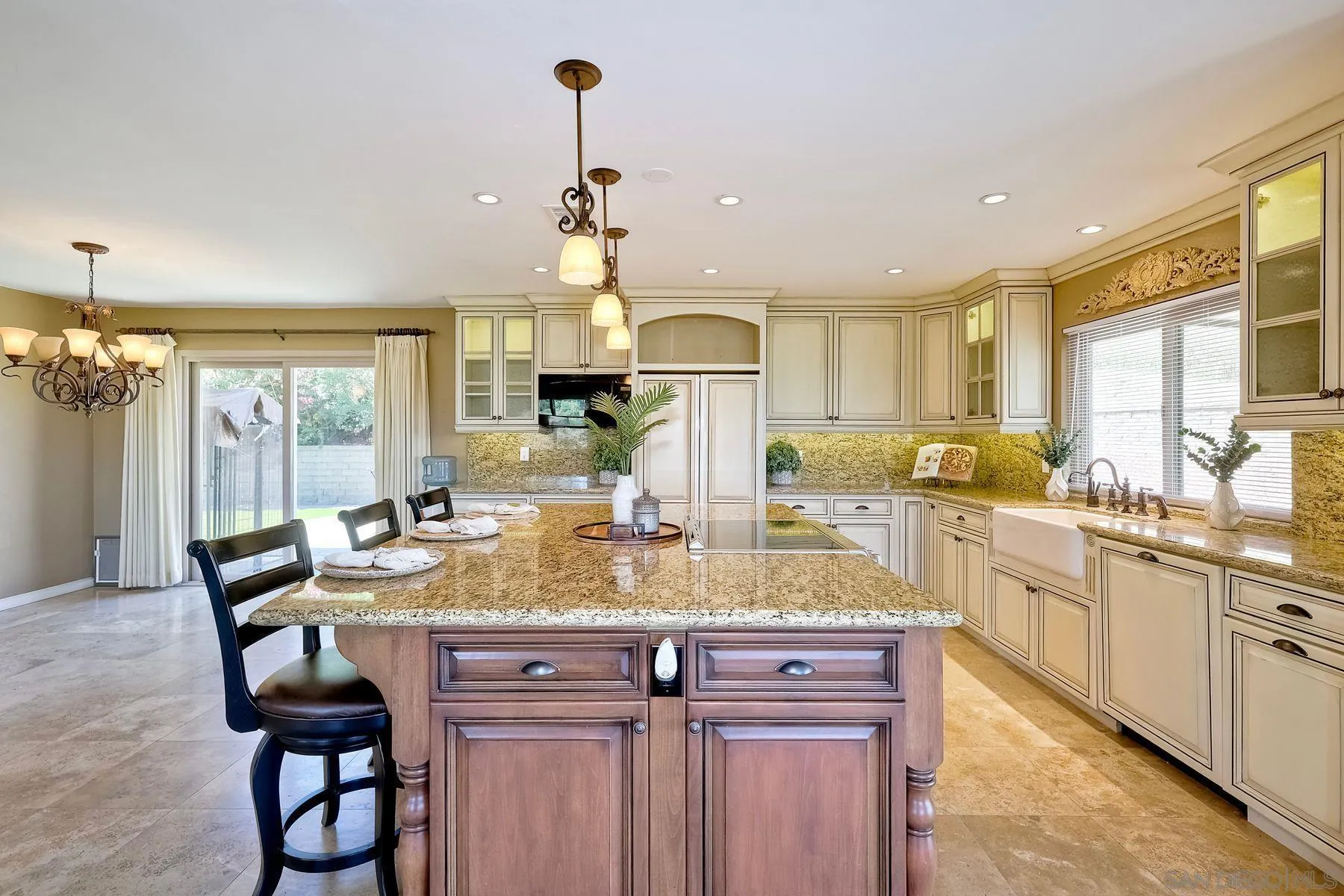 1070 El Paseo Vista, CA 92084 - Photo 8 of 34