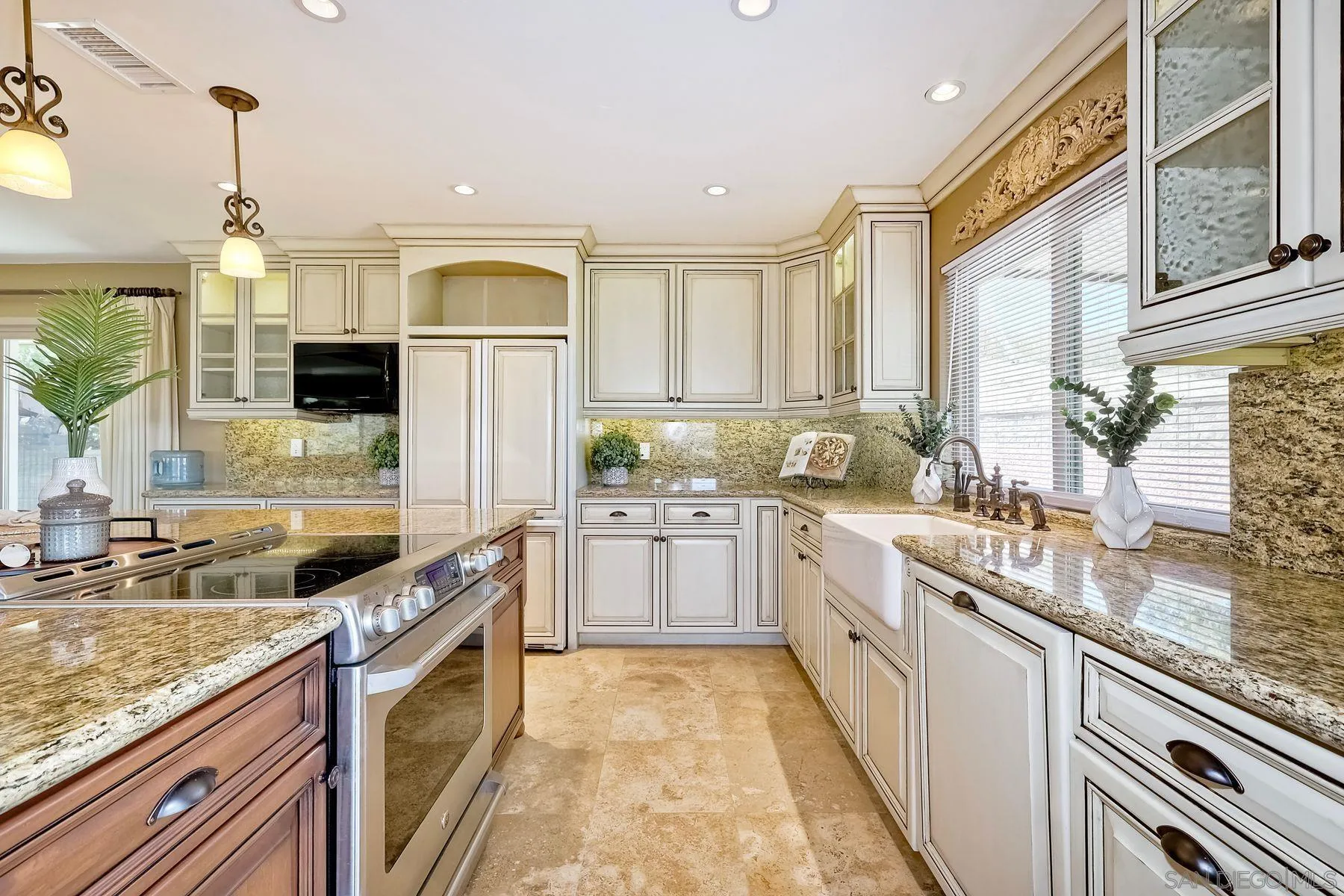 1070 El Paseo Vista, CA 92084 - Photo 9 of 34