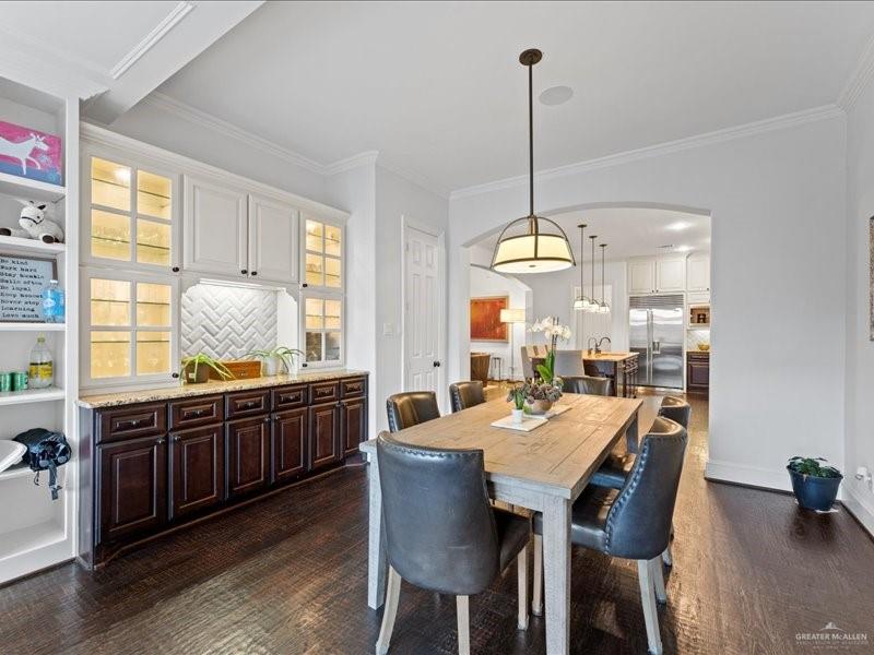7 Ivy Castle Court Spring, TX 77382 - Photo 20 of 45 a large kitchen with a table and chairs in it