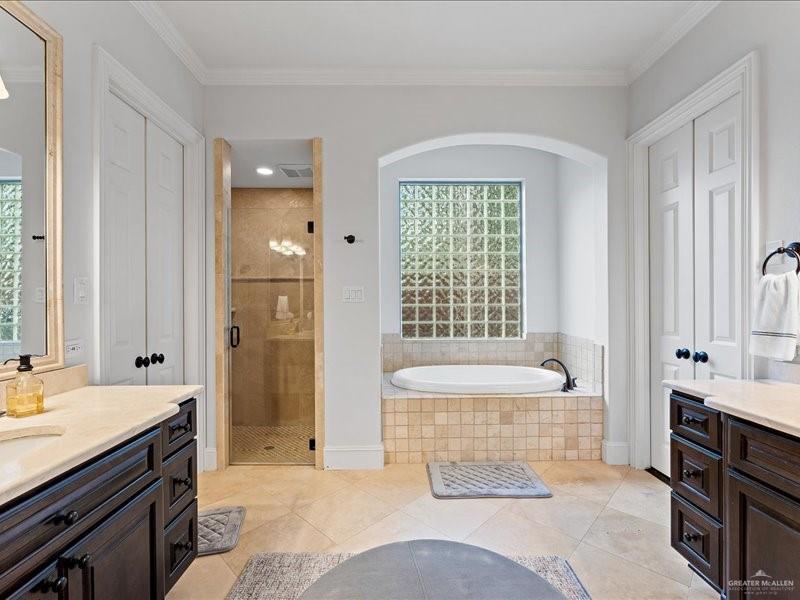 7 Ivy Castle Court Spring, TX 77382 - Photo 23 of 45 a spacious bathroom with a tub sink and mirror
