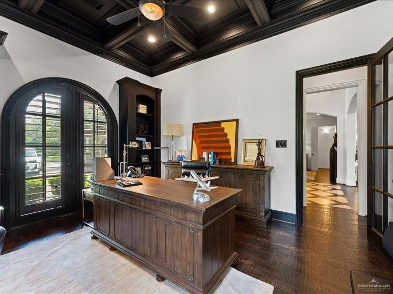 7 Ivy Castle Court Spring, TX 77382 - Photo 8 of 45 a living room with stainless steel appliances granite countertop furniture and a wooden floors