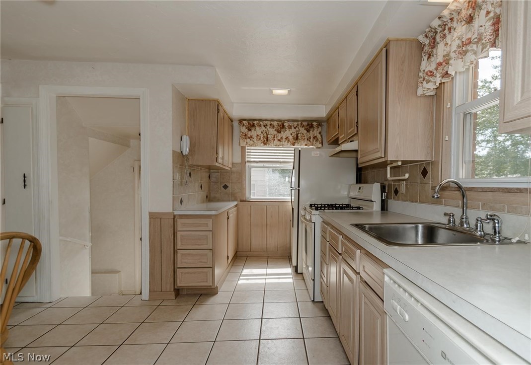 1328 Churchill Road Lyndhurst, OH 44124 - Photo 8 of 22