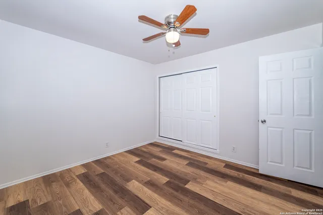 a view of room with a ceiling fan
