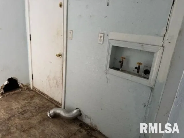 $25,000 | 305 North Fulton Street, Payson, IL 62360