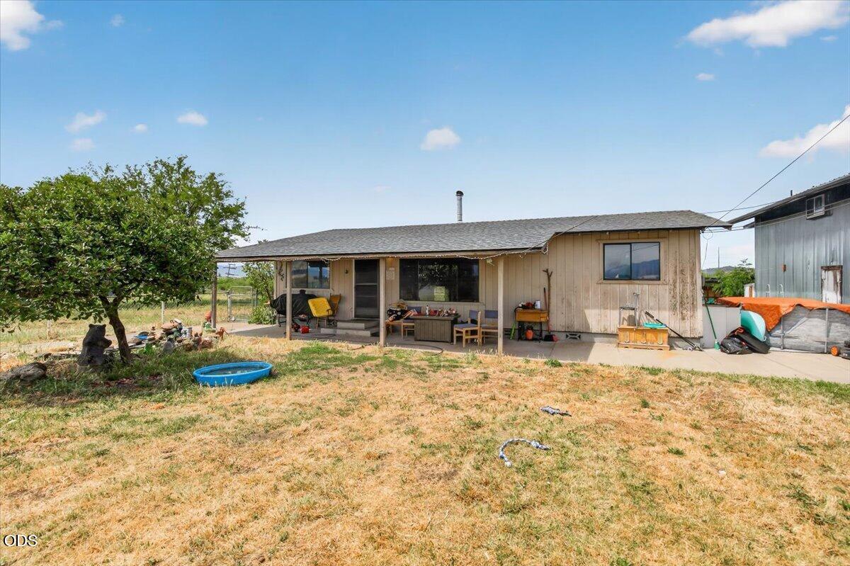 1745 East Gregory Road Central Point, OR 97502 - Photo 4 of 19