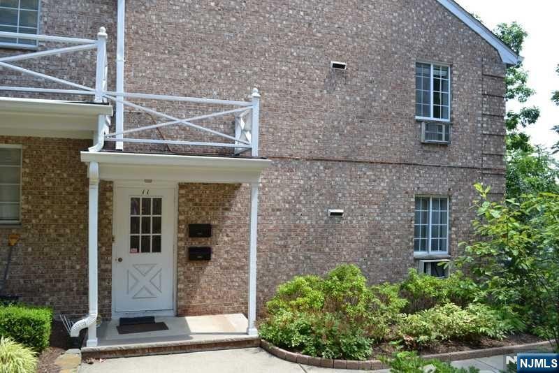 27-33 Corsa Terrace, Unit 11B Ridgewood, NJ 07450 - Photo 2 of 25