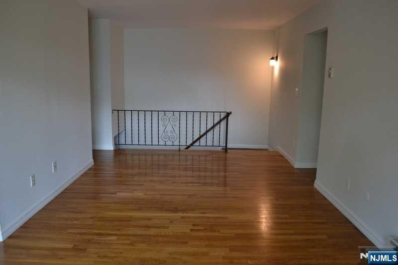 27-33 Corsa Terrace, Unit 11B Ridgewood, NJ 07450 - Photo 3 of 25