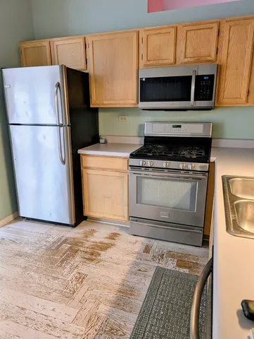 $290,000 | 201 Bingham Circle, Mundelein, IL 60060