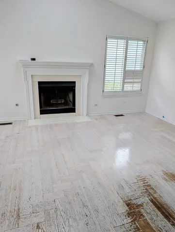 $290,000 | 201 Bingham Circle, Mundelein, IL 60060