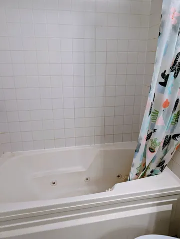 $290,000 | 201 Bingham Circle, Mundelein, IL 60060