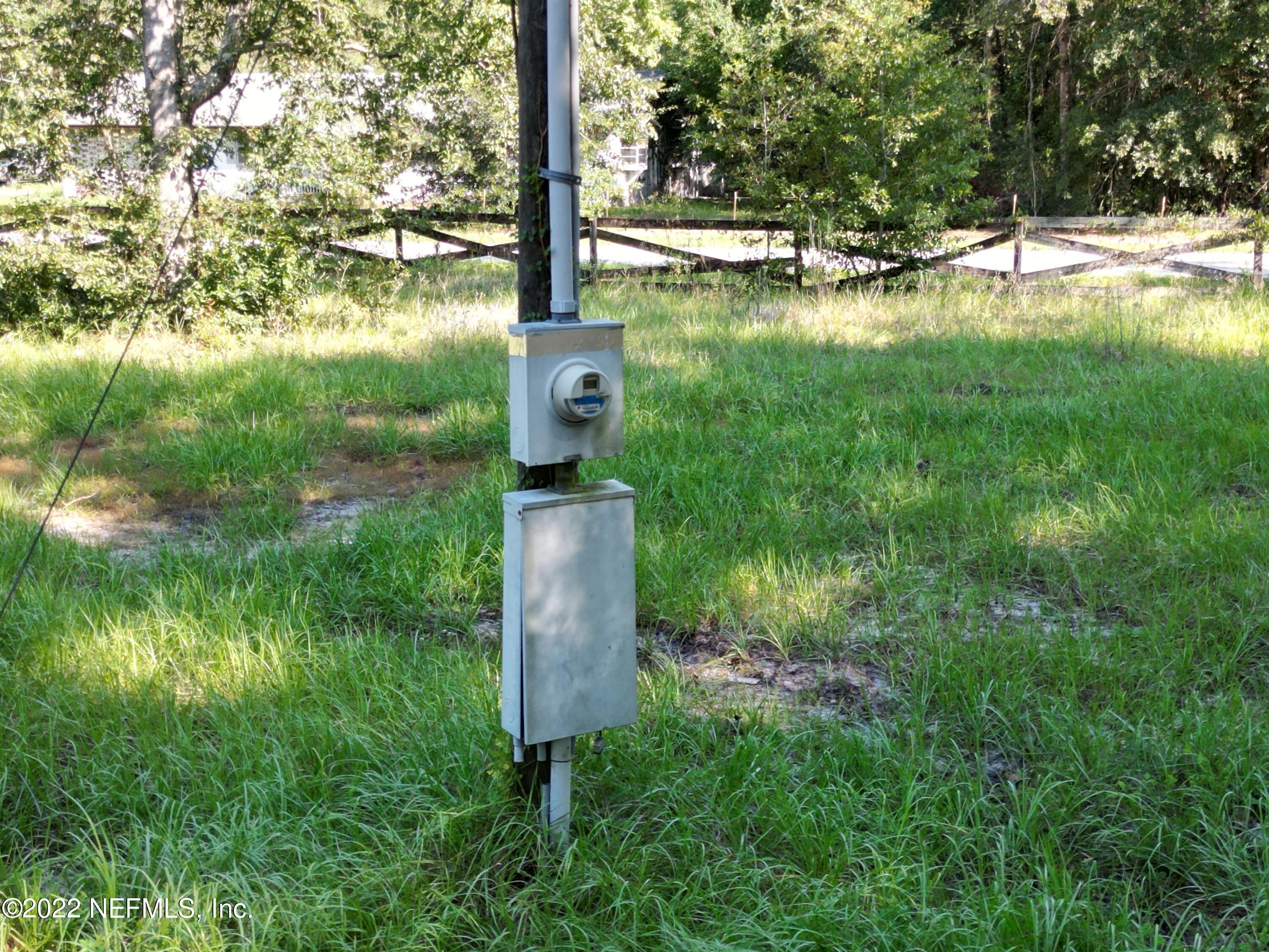 2268 D E Long Road Macclenny, FL 32063 - Photo 5 of 14 a view of a garden with a fountain