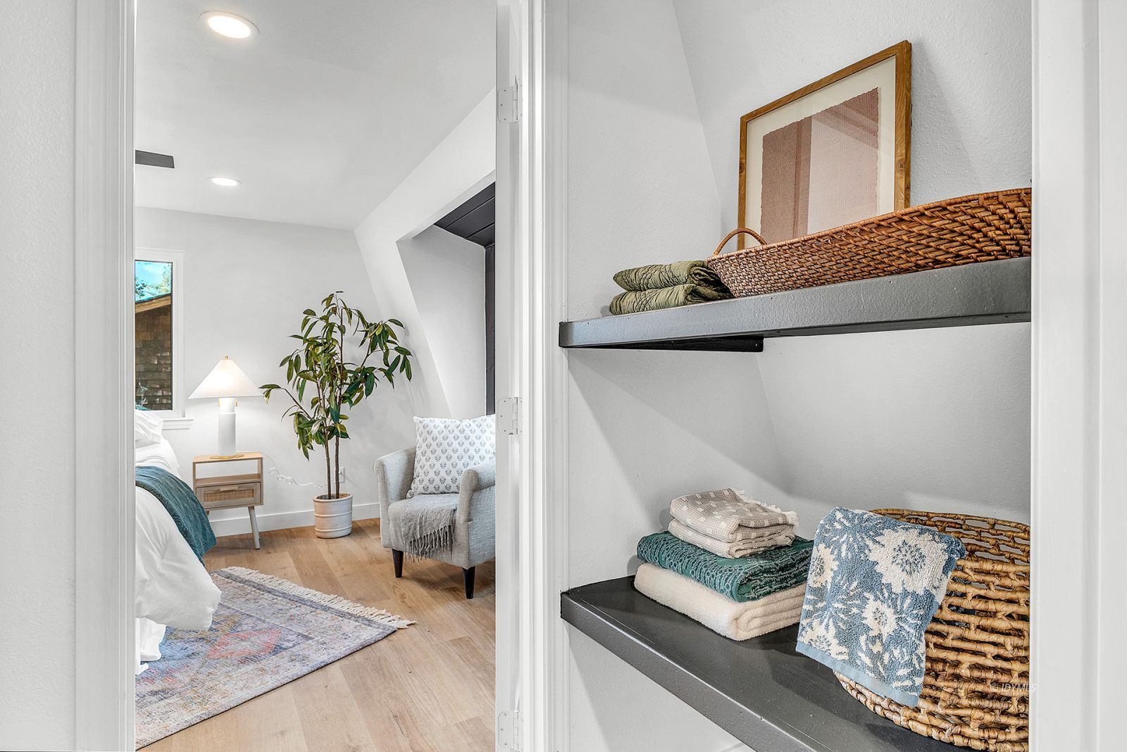 52895 Cedar Drive Idyllwild, CA 92549 - Photo 26 of 43 Upstairs Hallway