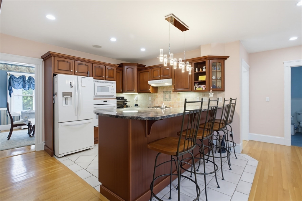 71 Circuit Road Dedham, MA 02026 - Photo 4 of 40