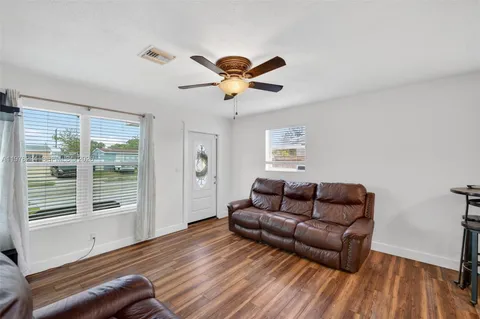 $450,000 | 731 North 69th Avenue, Hollywood, FL 33024