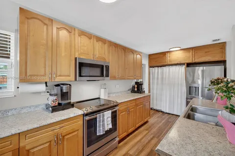 $450,000 | 731 North 69th Avenue, Hollywood, FL 33024