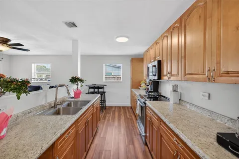 $450,000 | 731 North 69th Avenue, Hollywood, FL 33024