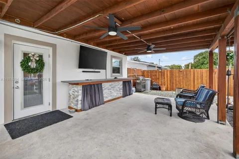 $450,000 | 731 North 69th Avenue, Hollywood, FL 33024