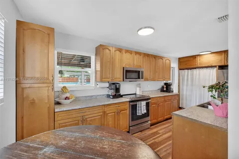 $450,000 | 731 North 69th Avenue, Hollywood, FL 33024