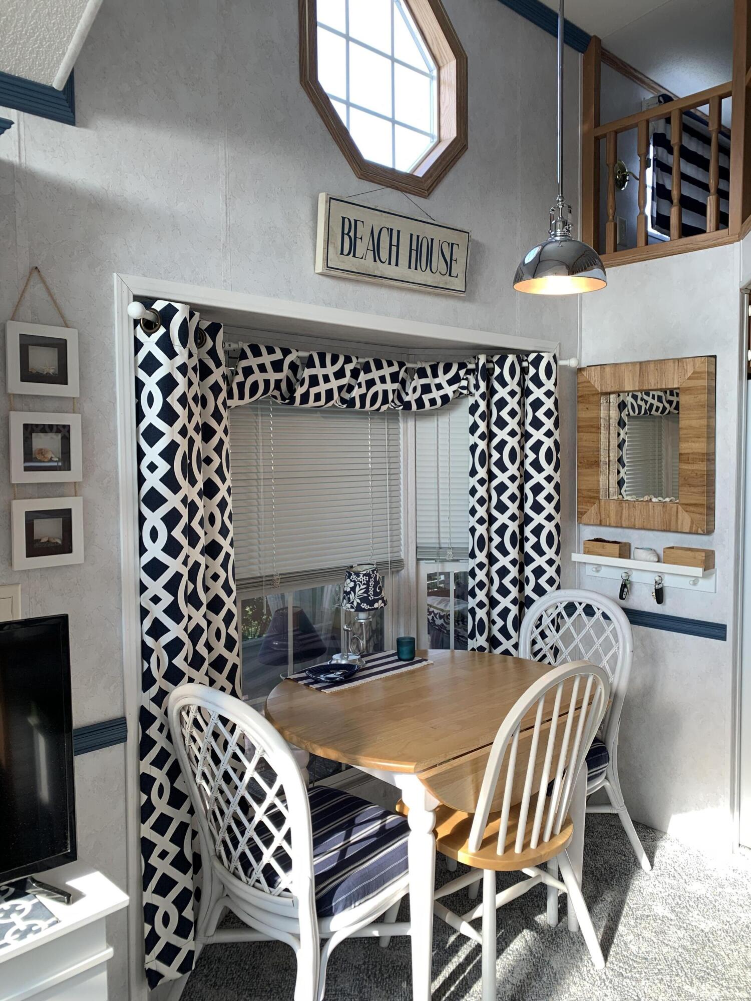 924 Post Road, Unit 29 Wells, ME 04090 - Photo 10 of 12 Interior Eating Area