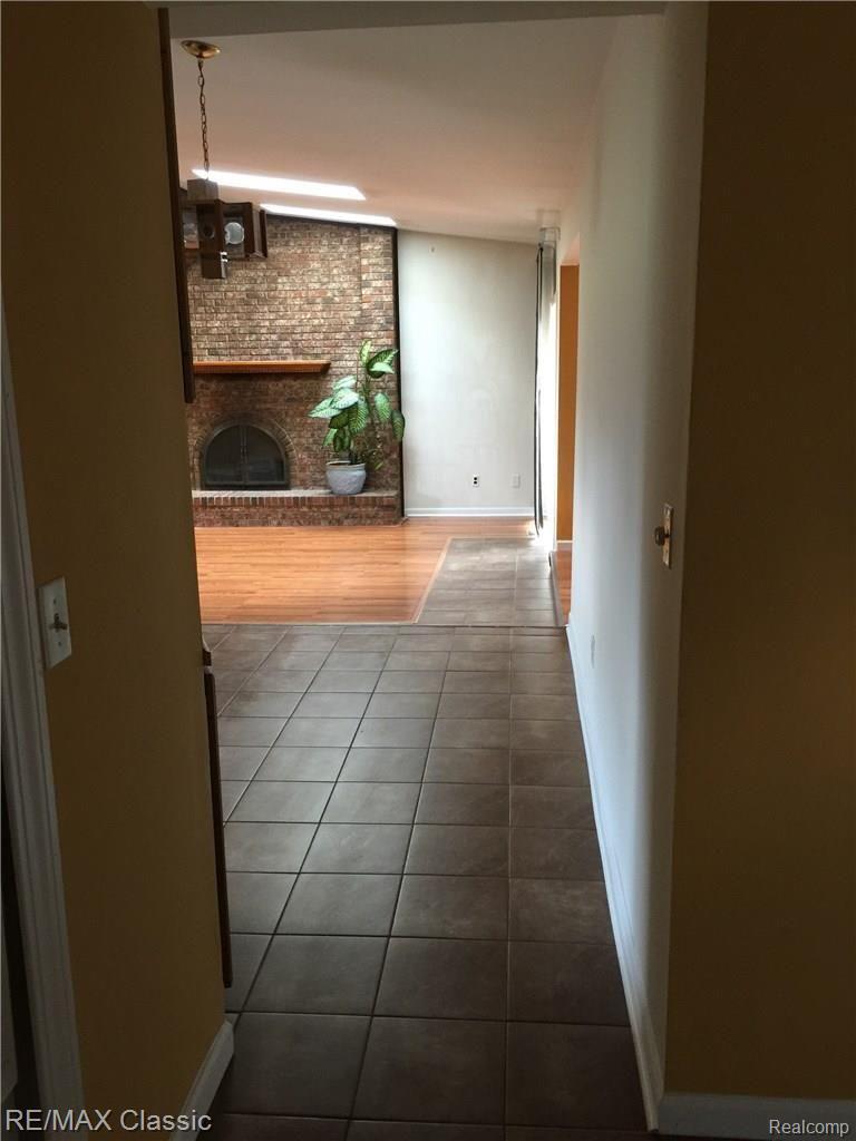 6650 Edgewood Road Canton, MI 48187 - Photo 11 of 61 11.jpg
