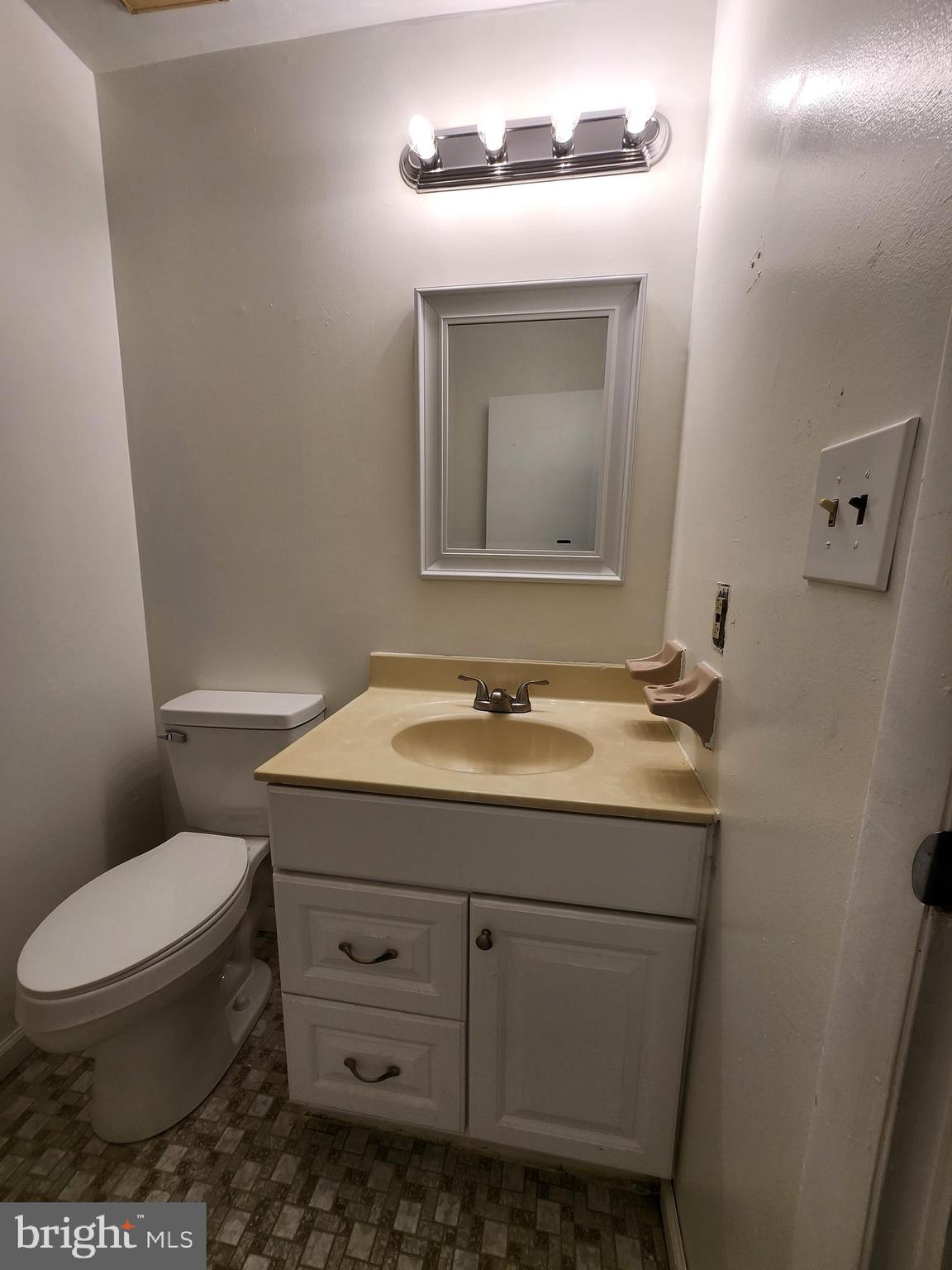 109 Chaucer Road, Unit B Mount Laurel, NJ 08054 - Photo 21 of 28 Primary Bathroom
