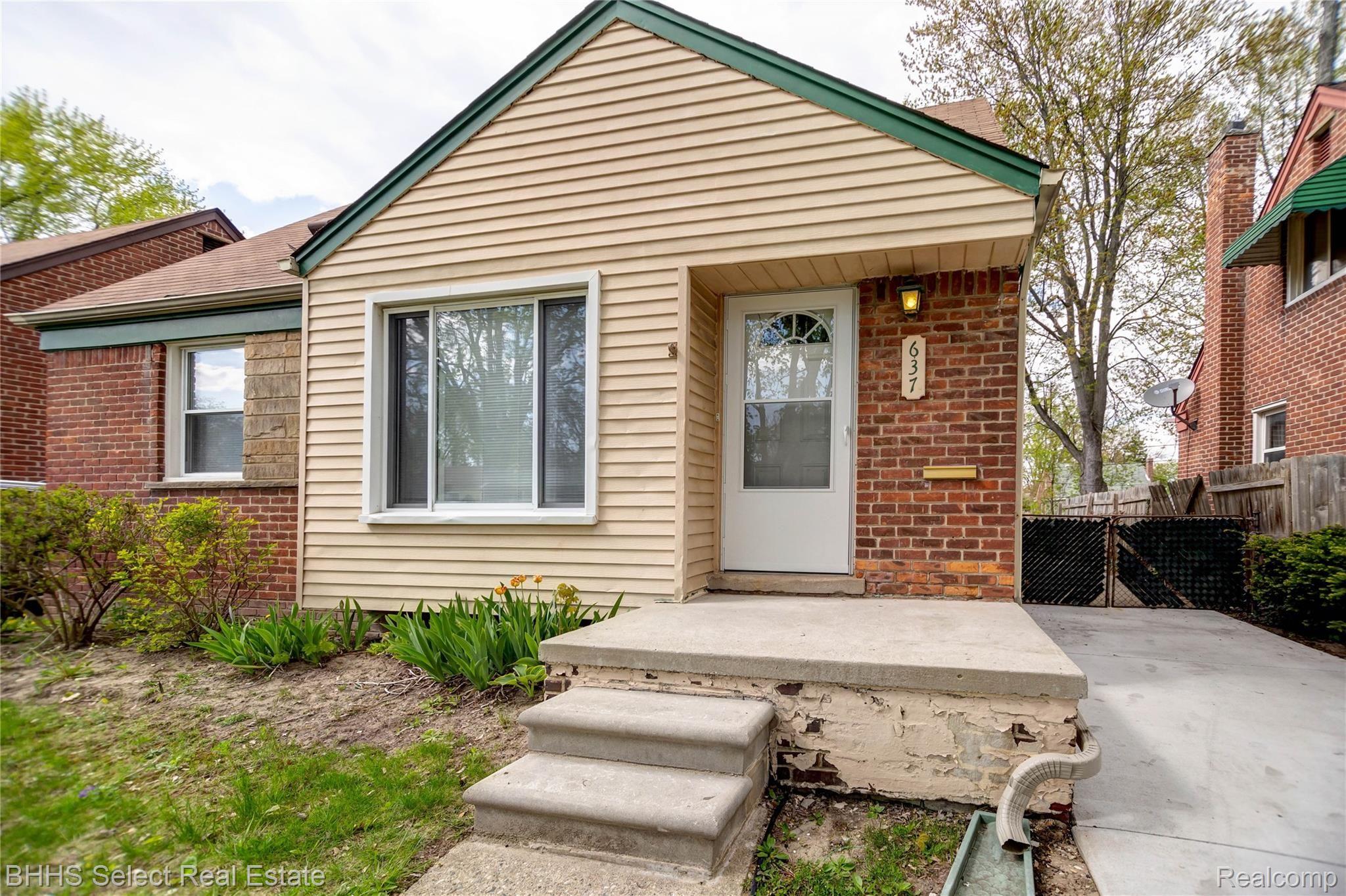 637 Patterson Court Inkster, MI 48141 - Photo 2 of 42 637 Patterson-48.jpg