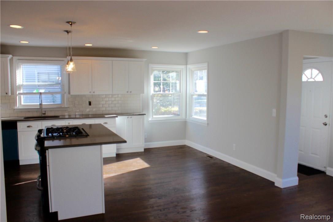 1574 Cambridge Road Berkley, MI 48072 - Photo 9 of 27 IMG_3228.jpg
