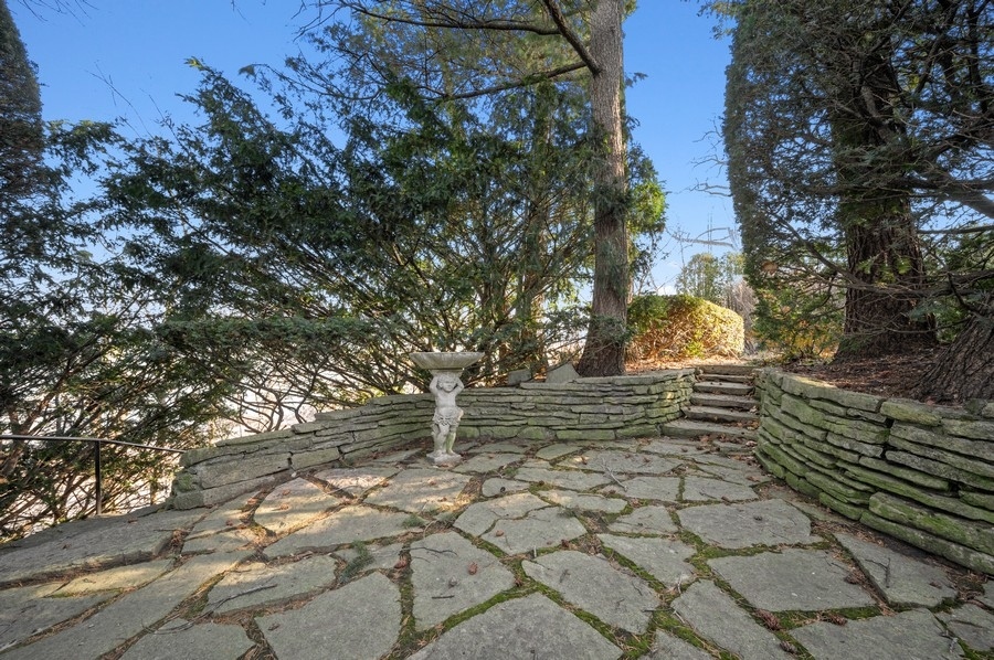 435 Sheridan Road Winnetka, IL 60093 - Photo 7 of 14 a pathway of a yard