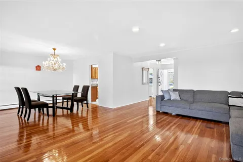 $1,195,000 | 11 Hazelwood Drive, Jericho, NY 11753