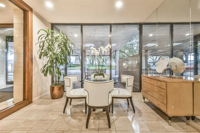$395,000 | 14 Greenway Plaza, Unit 19M, Houston, TX 77046