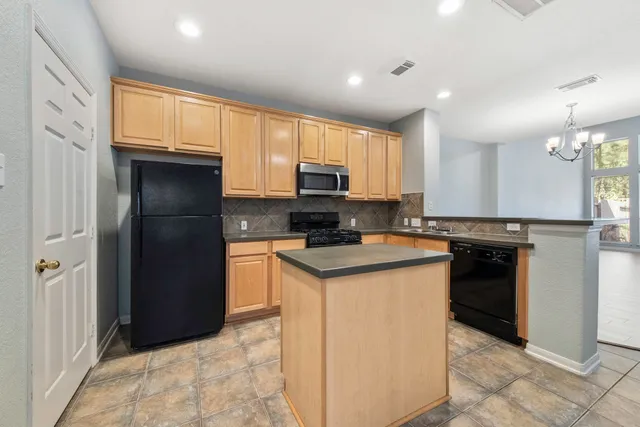 $2,070 | 99 East Greenhill Terrace Place, The Woodlands, TX 77382