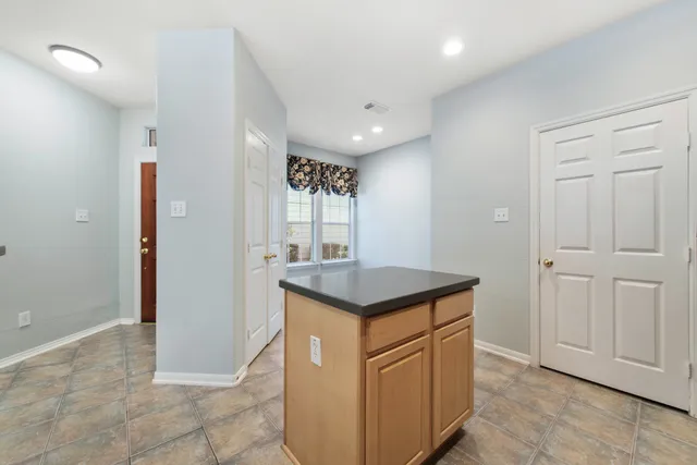 $2,070 | 99 East Greenhill Terrace Place, The Woodlands, TX 77382