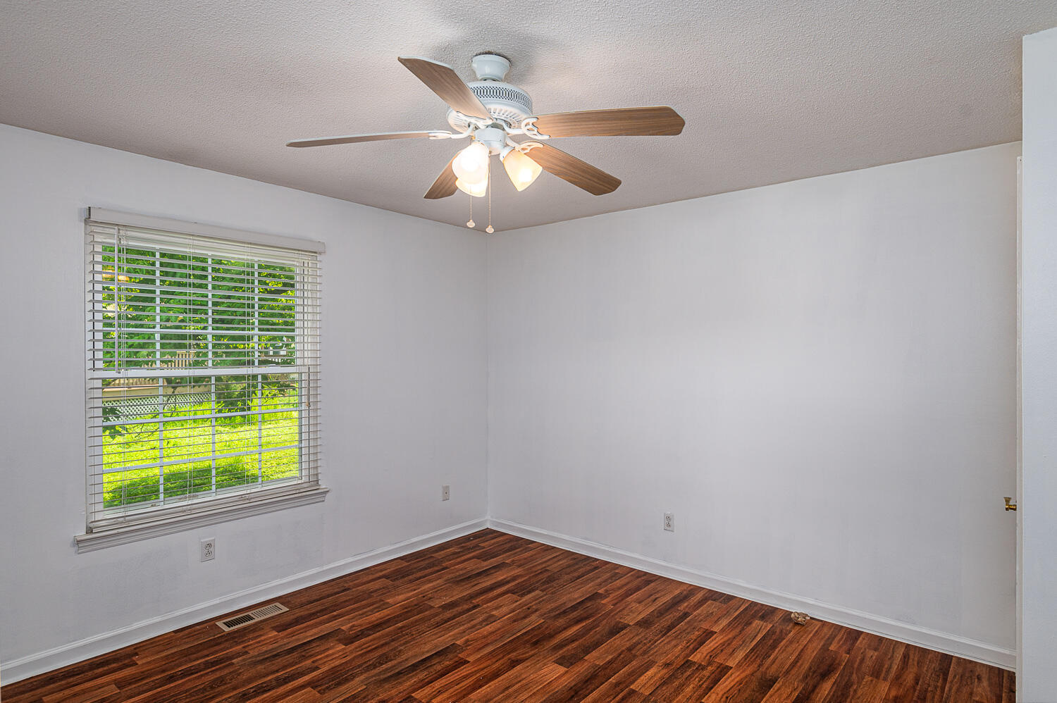 9422 Fuller Road Chattanooga, TN 37421 - Photo 18 of 23 Additional Bedroom