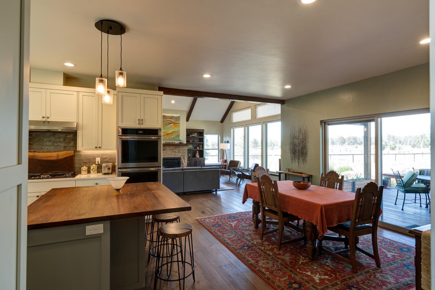 17680 Mountain View Road Sisters, OR 97759 - Photo 9 of 31 09