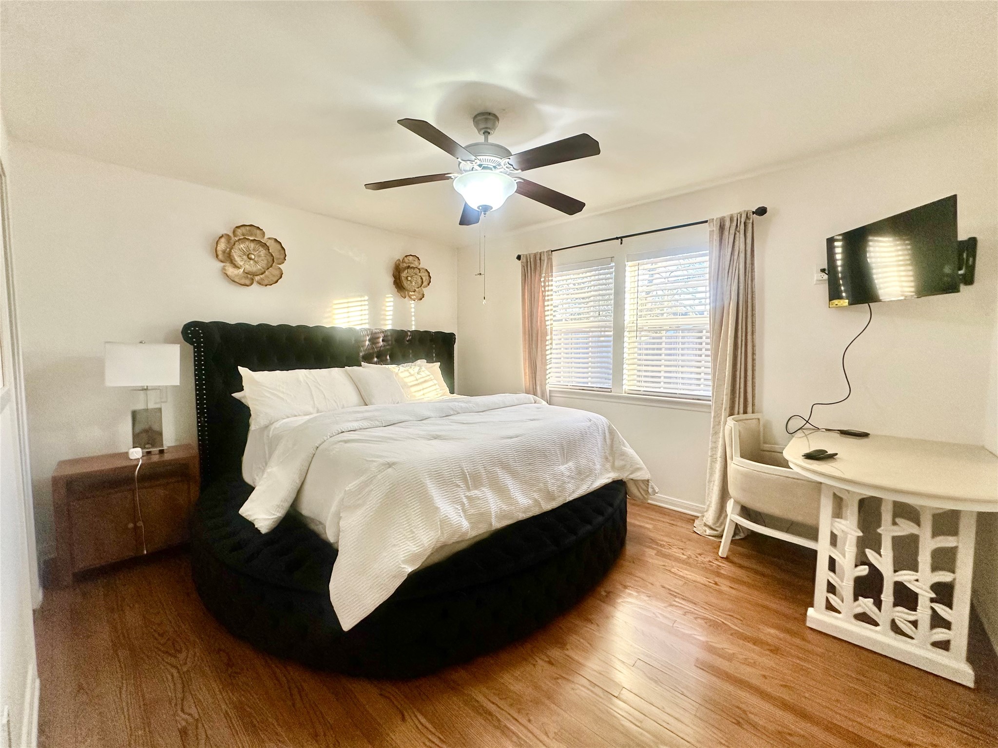 5329 Pagewood Lane Houston, TX 77056 - Photo 11 of 18 a spacious bedroom with a bed and a flat screen tv