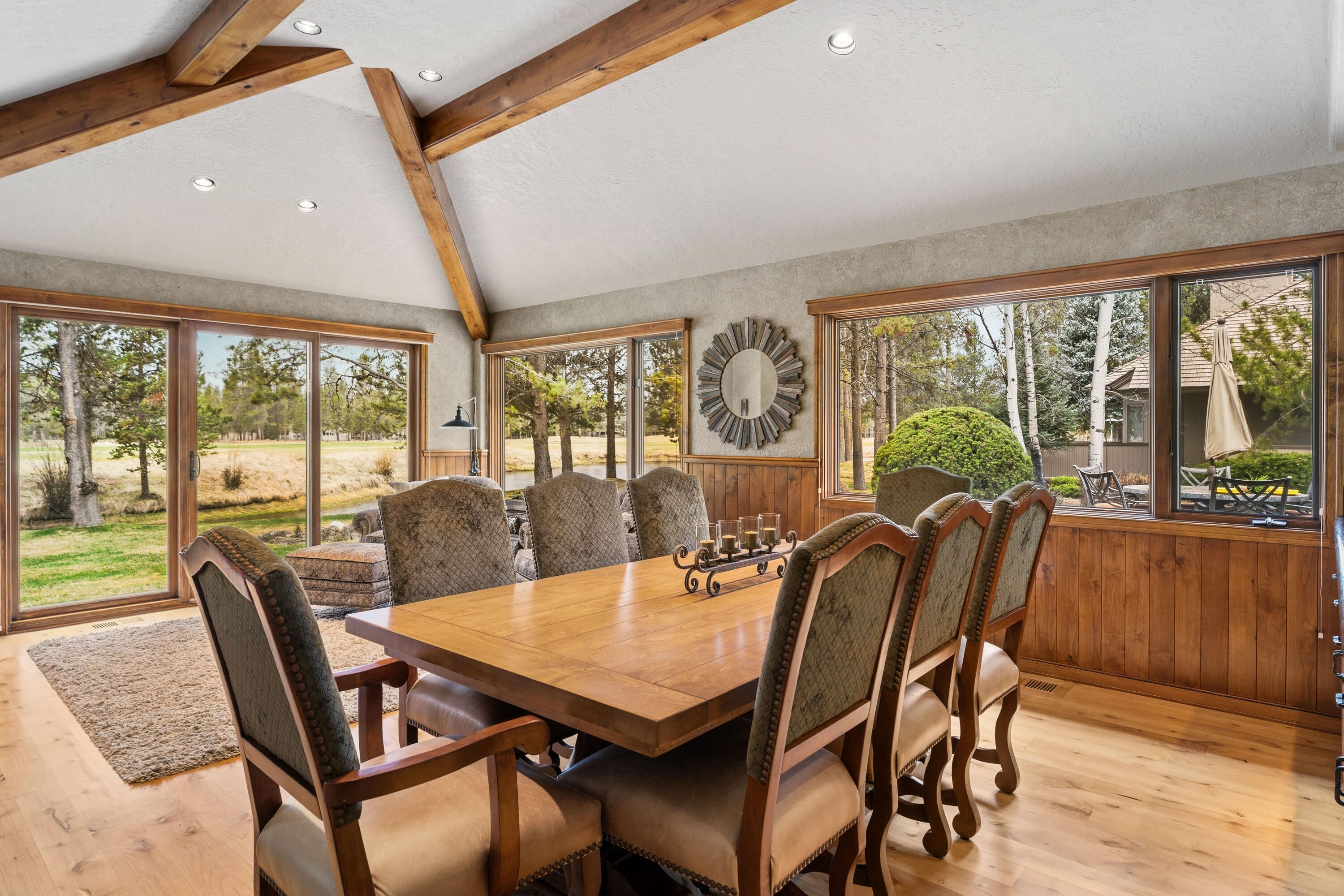 17995 North Course Lane, Unit 8 Sunriver, OR 97707 - Photo 16 of 44 dining