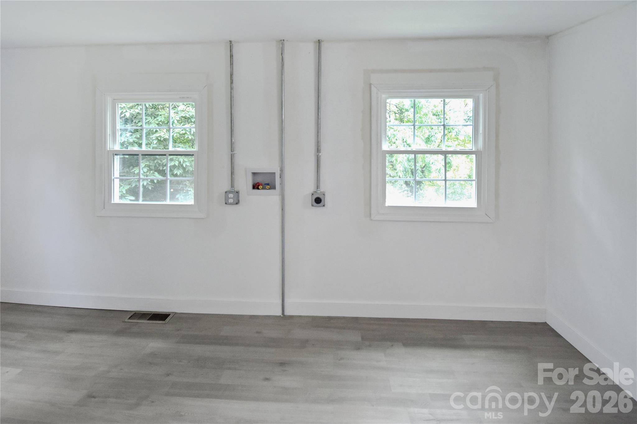 622 Green St Loop Marion, NC 28752 - Photo 8 of 16 an empty room with a window