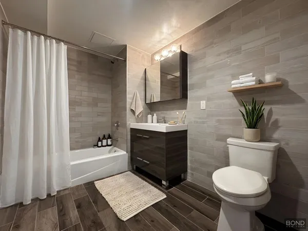 $4,400 | 252 Broadway, Unit 6D | Williamsburg