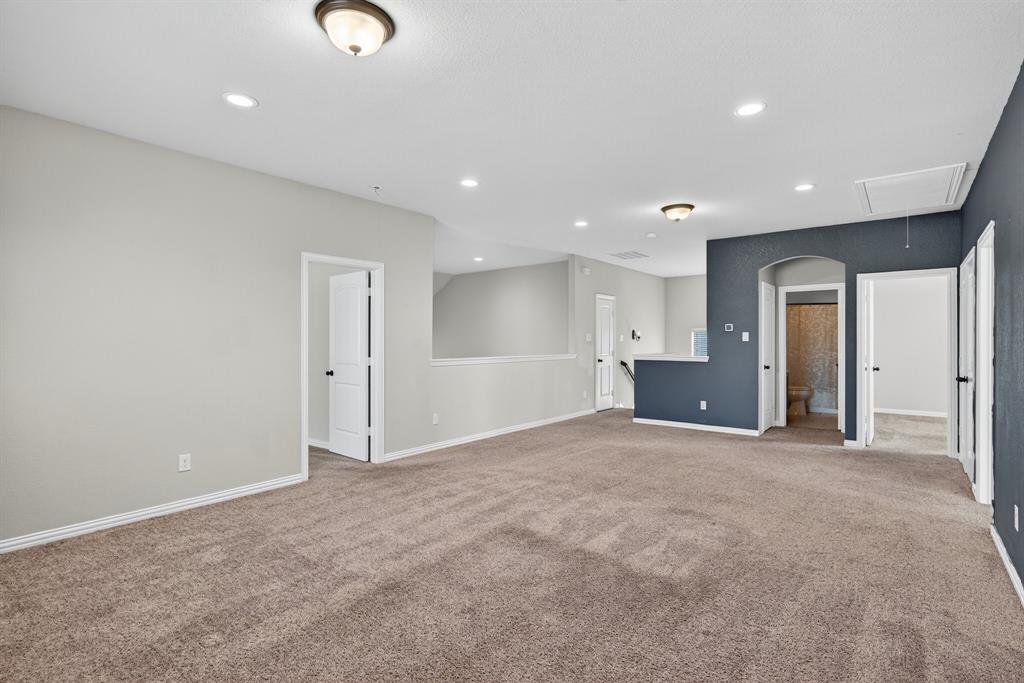2815 Long Slope Road Arlington, TX 76001 - Photo 25 of 34 an empty room with window and pillar in it